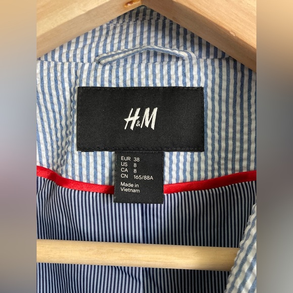 Light blue pinstripe blazer. H&M size 8 - Picture 5 of 9